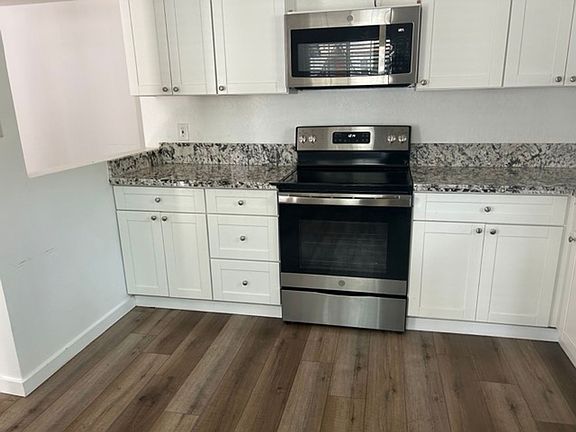 2nd image of 2535 Elwood Ave #1B