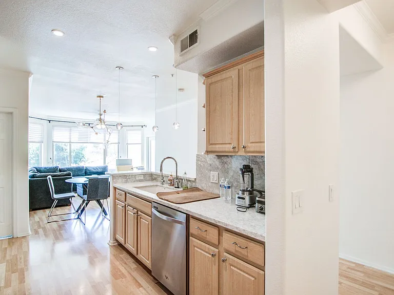 435 W Rio Salado Pkwy #208 — Photo 7
