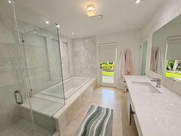 11445 N Bayshore Dr — Photo 18