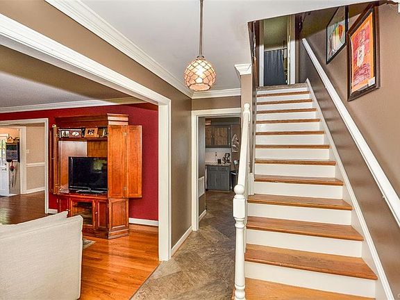 3rd image of 9709 Wildbriar Ln