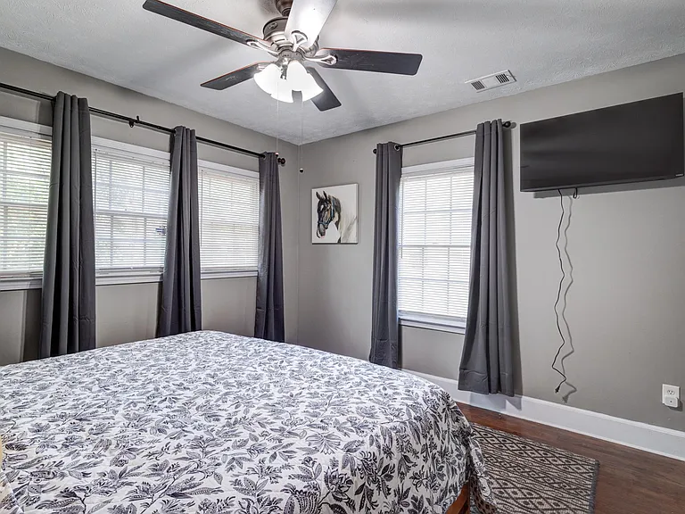 2518 Lester St — Photo 12