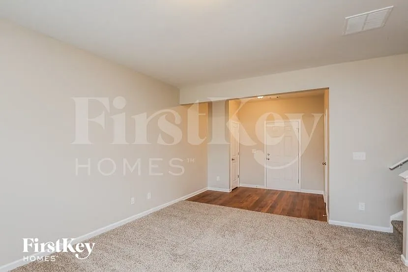 3 bed, 2.5 bath, 1616 sqft, $2,300 — Photo 2