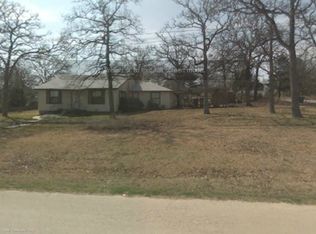 402 Norwood Ln, Hearne, TX 77859