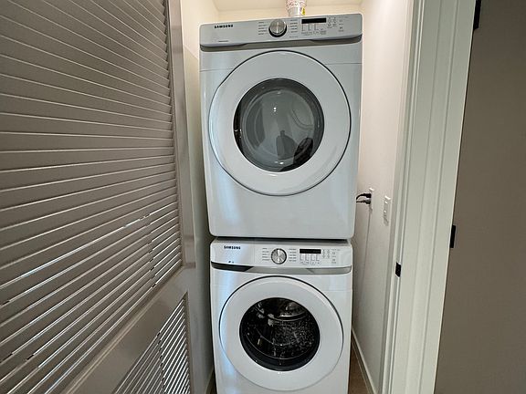 4th image of 955 Fedora St #302