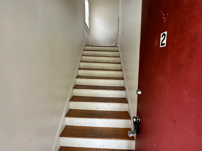 527 Maryland Ave #2 — Photo 2