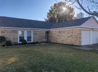 1608 Briarpath Ln, Arlington, TX 76018