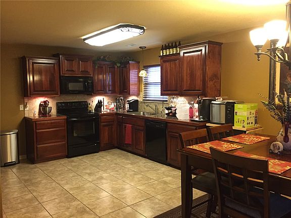 4th image of 211 W Post Meadows Dr