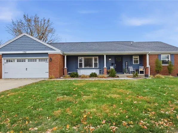 1742 McComb St, Charleston, IL 61920