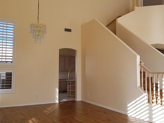 Livingroom+formal dinning area