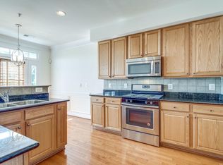 2458 Curie Ct, Herndon, VA 20171