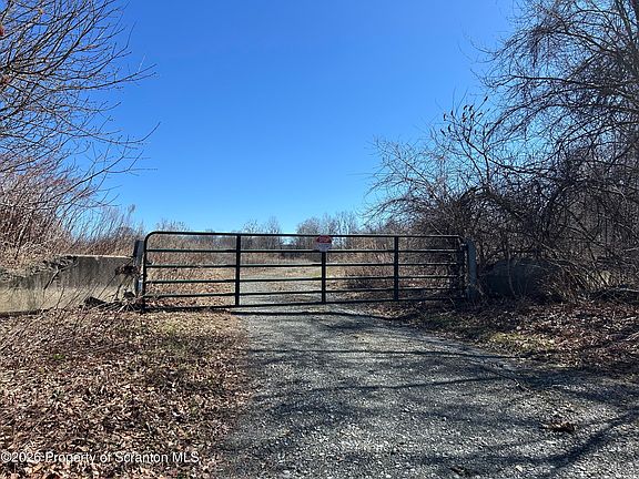 3rd image of 448 Griffin Pond Rd