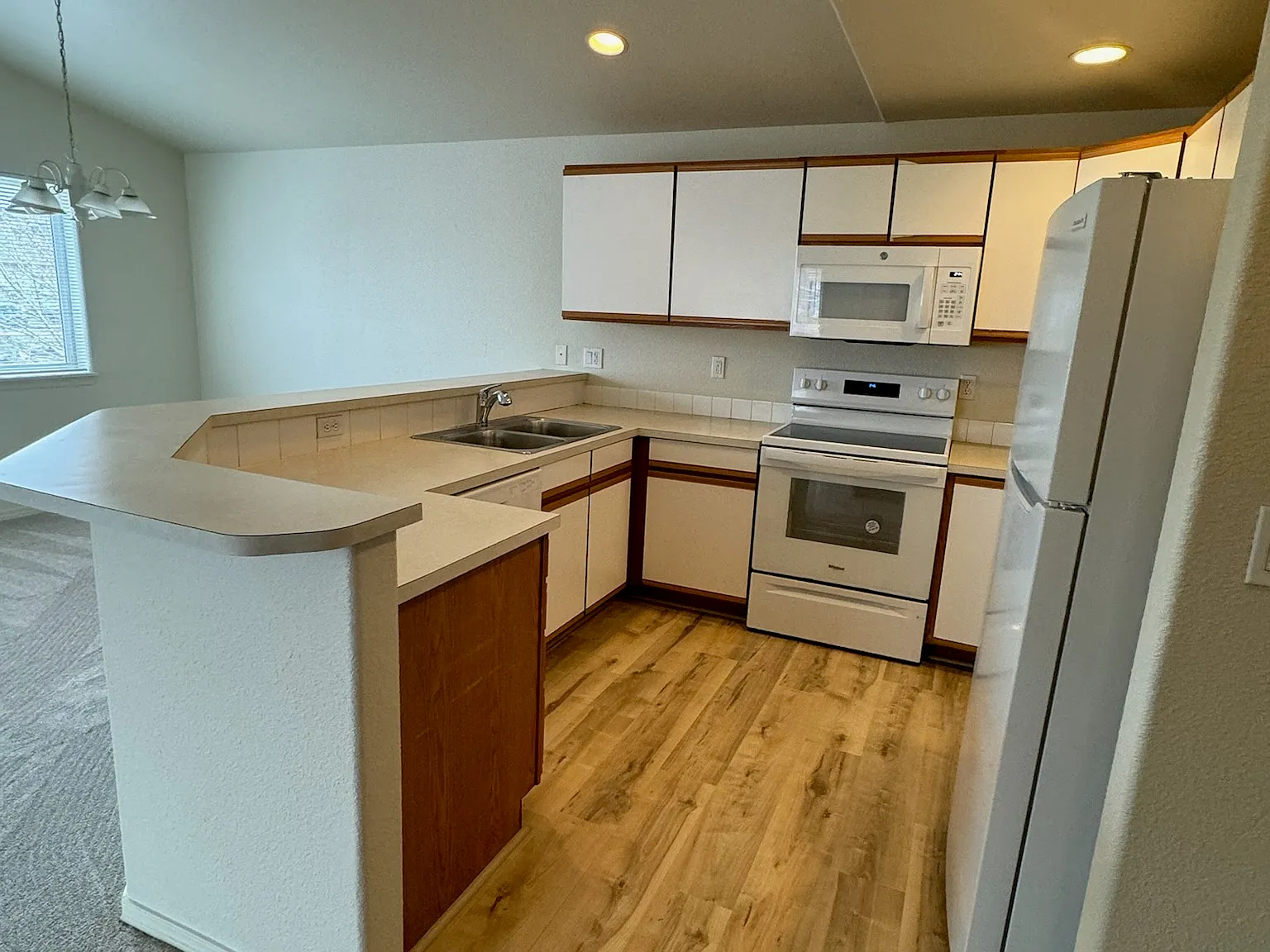2 bed, 1100 sqft, $1,595 — Photo 2