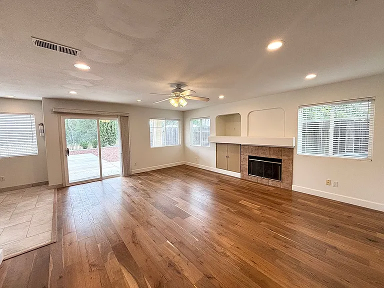 979 Seabough Ct — Photo 7