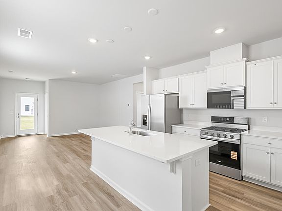 3rd image of 717 Butterfly Ginger St