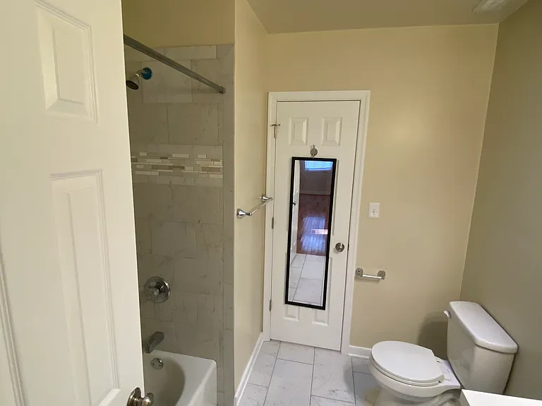 3200 Rosewood Ave — Photo 14