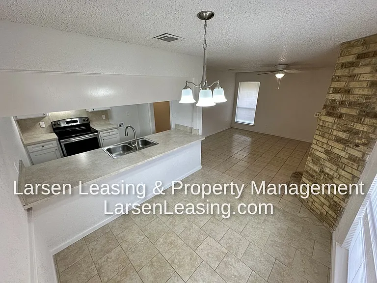 223 Mountainview Dr — Photo 3