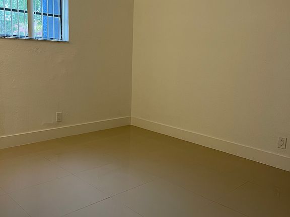 5th image of 4550 NW 9th St APT E102