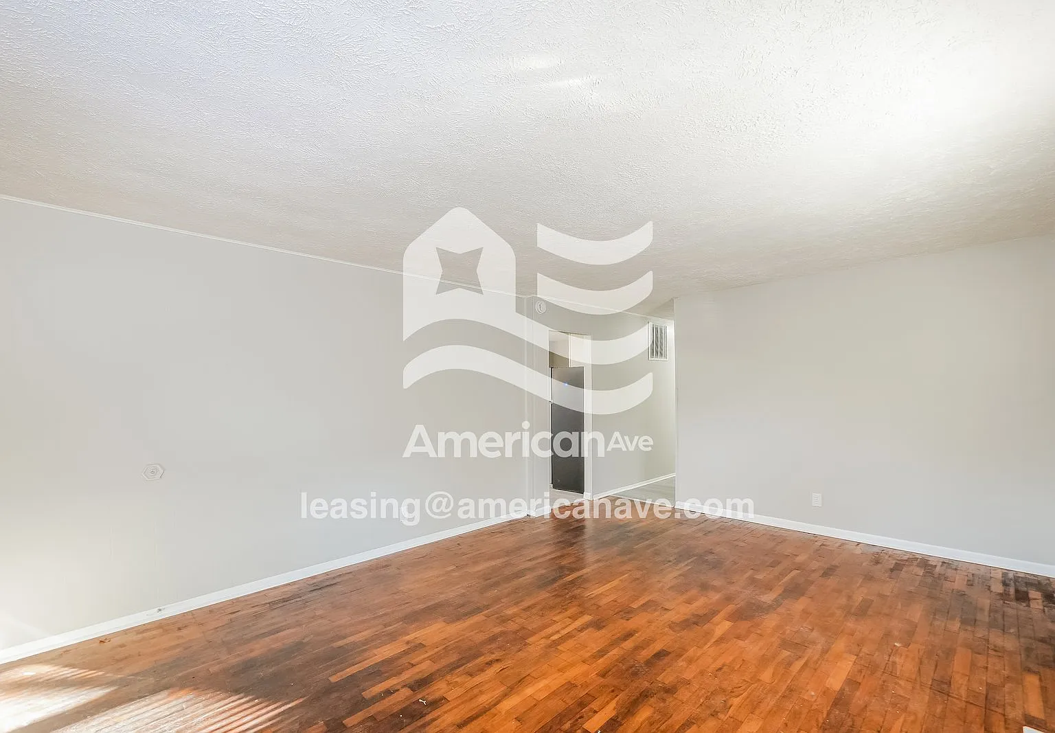 3 bed, 1.0 bath, 1200 sqft, $1,097 — Photo 4