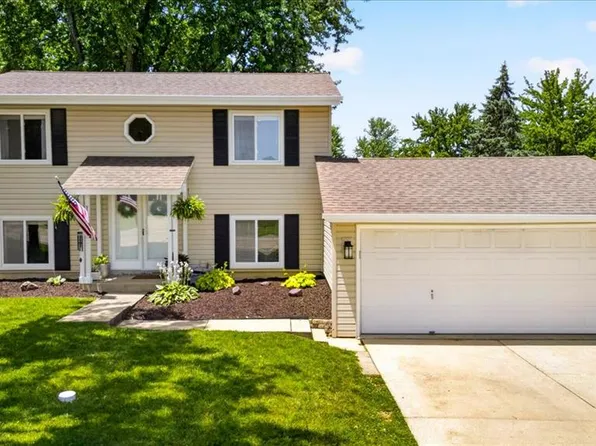 1301 Cave Springs Estate Dr, Saint Peters, MO 63376