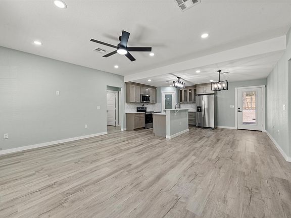 3rd image of 2505 Stewart Dr