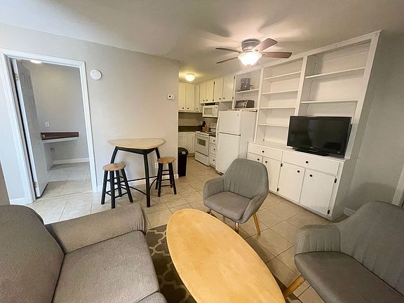 3rd image of 1227 Barnwell St Unit 25