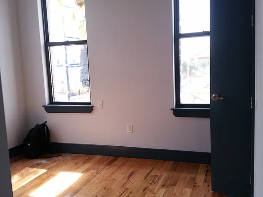 Rented by Evergreen Apartments BK | media 26