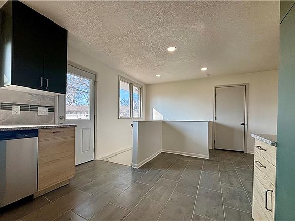 5th image of 7236 Newton Dr