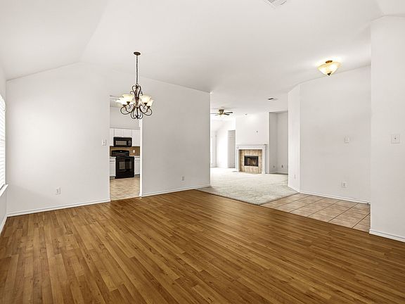 4th image of 1138 Hampshire Ln