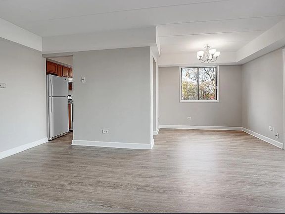 4th image of 6323 175th St APT 1W