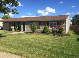 35 Fairview Dr, Depew, NY