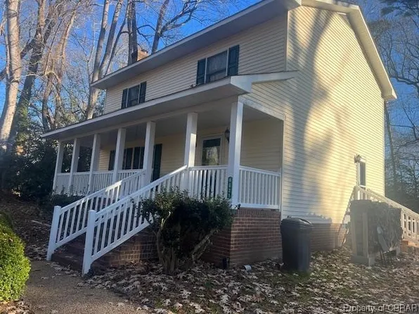 6621 Pocahontas Ln, Hayes, VA 23072