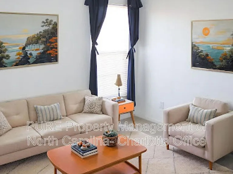 2910 Bridgeville Ln — Photo 6