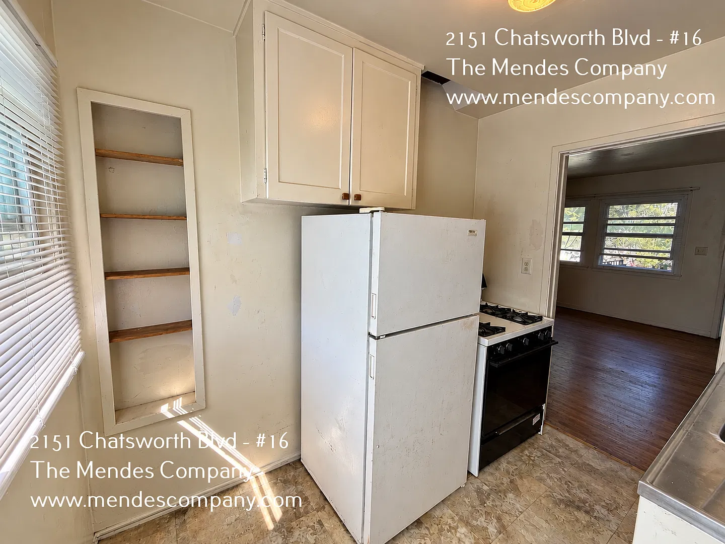 Upstairs 1BD/1BA in Prime Point Loma Location Hardwood Floors & On-Site Laundry! — Photo 4