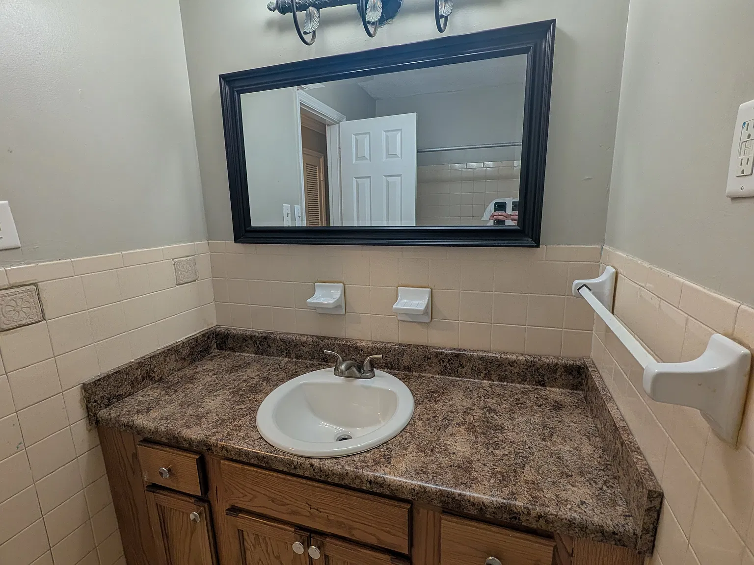 3 bed, 1.5 bath, 1075 sqft, $1,500 — Photo 3