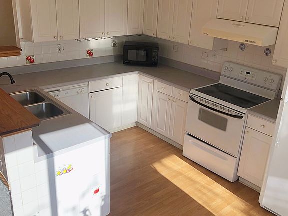3rd image of 1115 SW 106th St