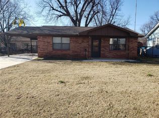 710 S Main St, Lindsay, OK 73052
