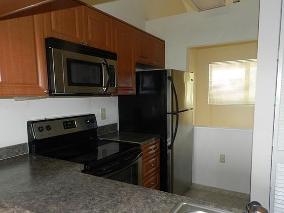2nd image of 19315 Glenmoor Dr