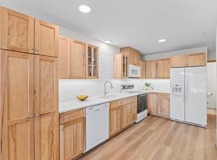 525 Mission Hills Way W, Chanhassen, MN 55317