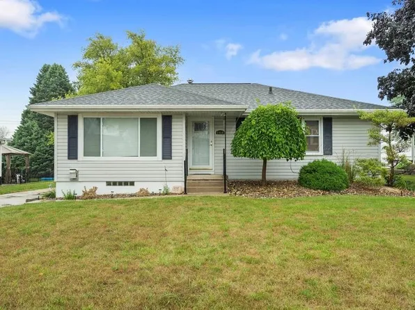 1418 1st Ave E, Dyersville, IA 52040