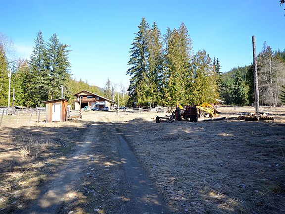 2nd image of 1538 Creighton Valley Rd