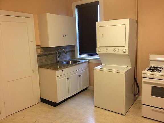3rd image of 122 W Hanover Ave