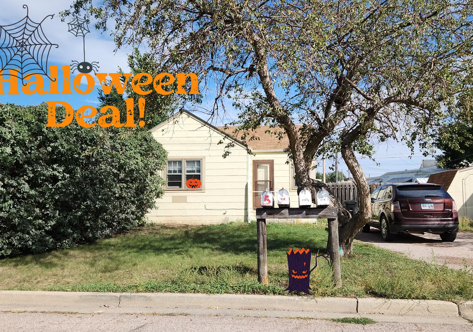 * Halloween Deal * Centrally Located One Bedroom House For Rent — Photo 1