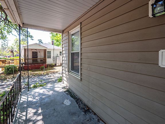 3rd image of 2620 Woodlawn Ave