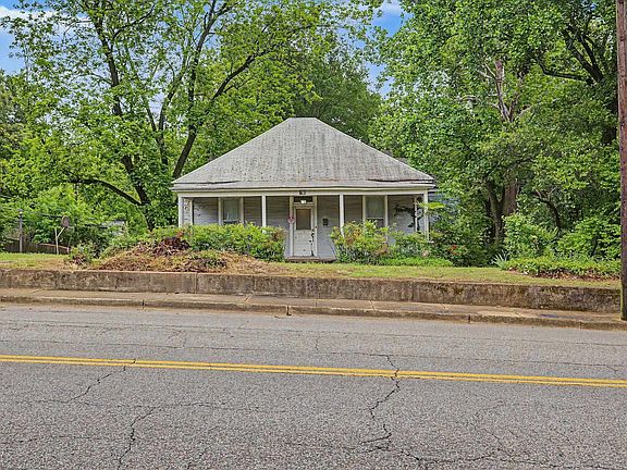 2nd image of 790 Colonial Rd
