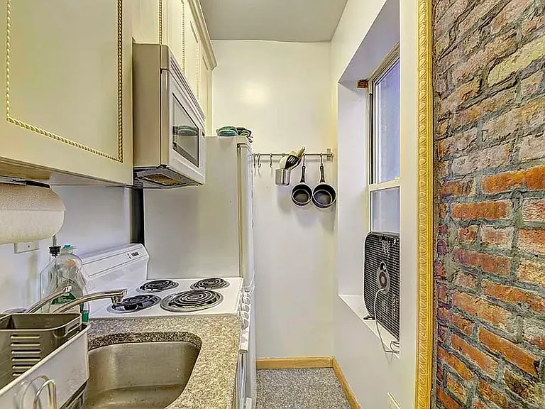 520 E 11th St #5 — Photo 5