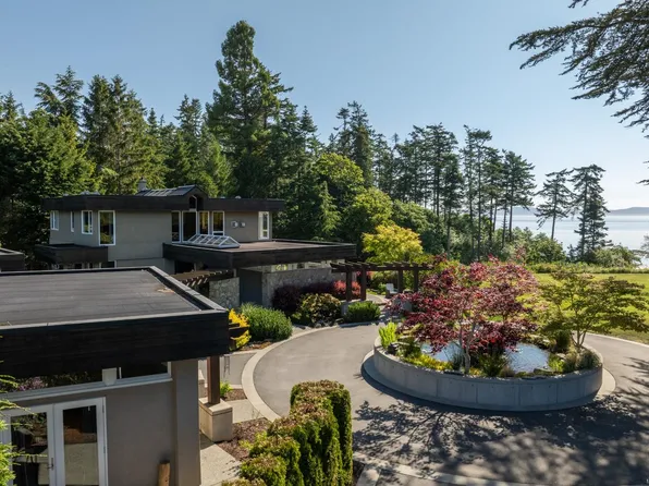 5605 Parker Ave, Saanich, BC V8Y 2N2