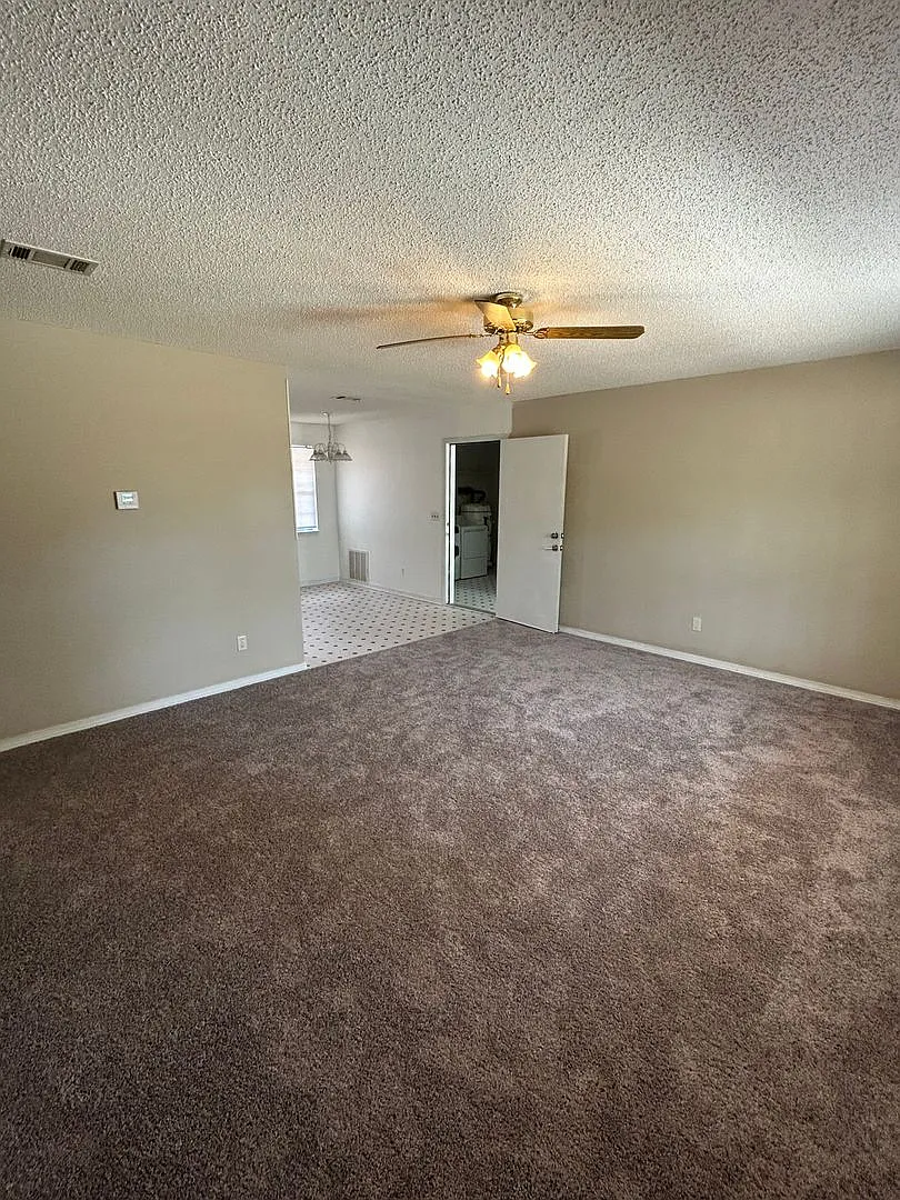 3 Bedroom plus Bonus Room Home on 1 Acre Private Lot - No HOA — Photo 1