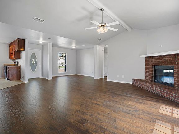 3rd image of 2121 Highland Dr