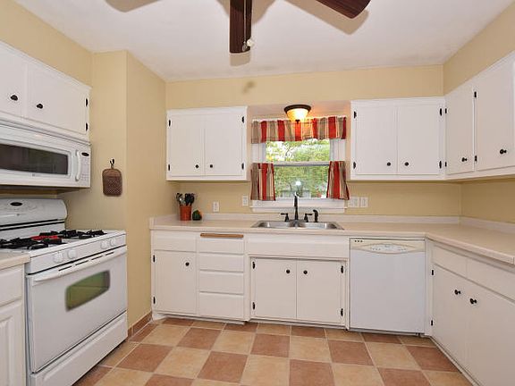 4th image of 5429 W Portage Ave