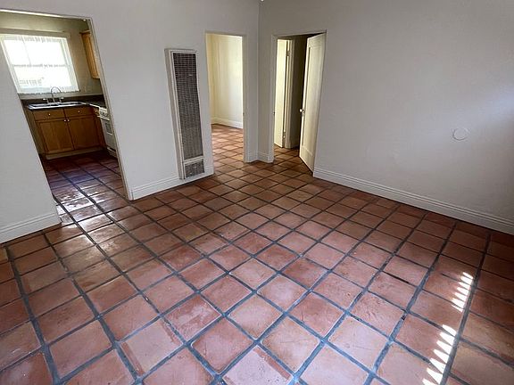 5th image of 1906-44 K St #1934